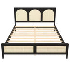 Plattformbett aus Holz in Queen-/King-Size mit Rattan-Kopf- und Fußteil, Bettgestell mit Stützbeinen
