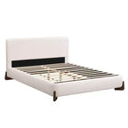 Gestoffeerd bed voor queensize matras met badstof, poten van massief hout en gewatteerd frame, wit
