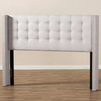 Modernes und zeitgenössisches Stoff-Kopfteil in Queen-Size mit Knopfsteppung, Nagelkopfdetails und Flügeln, Grau - elegantes Design, MDF-Gestell, punktuell zu reinigen